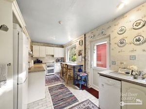 Kitchen- click for photo gallery